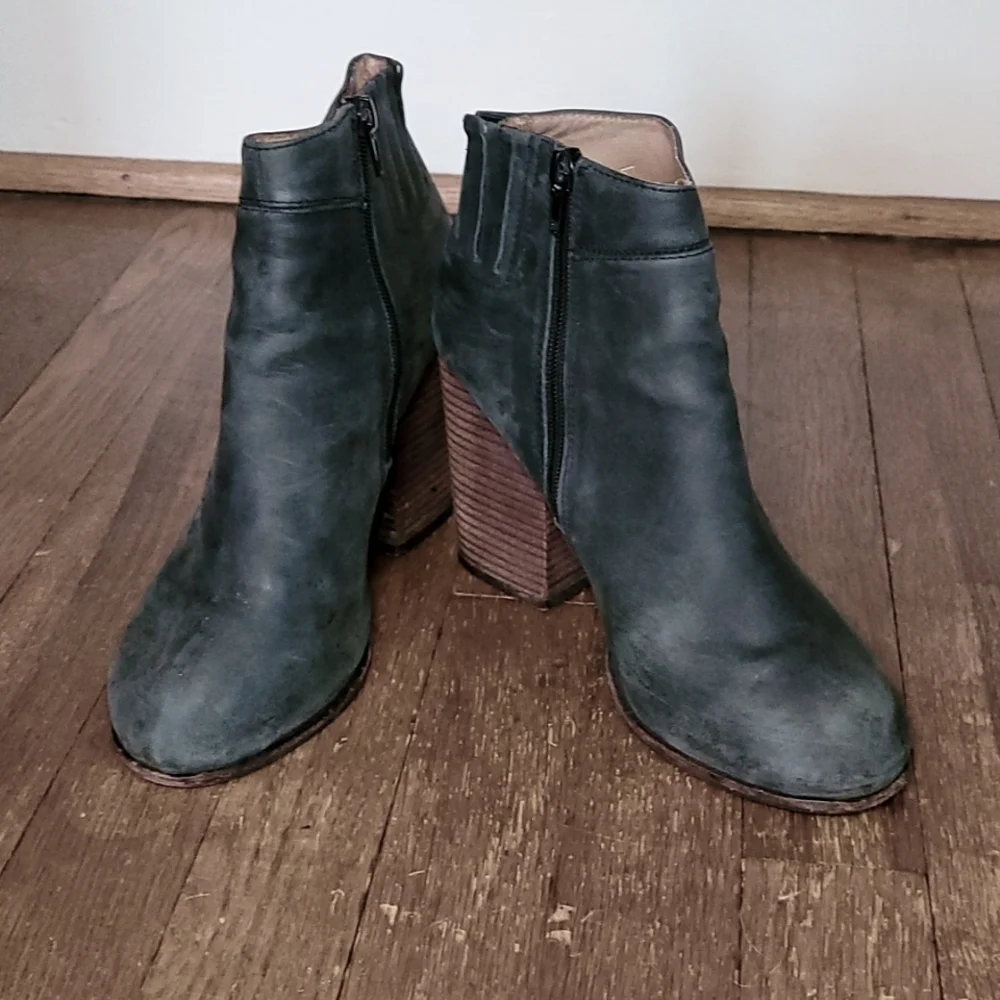 Jeffrey Campbell Chelsea Boot - Picture 1 of 4
